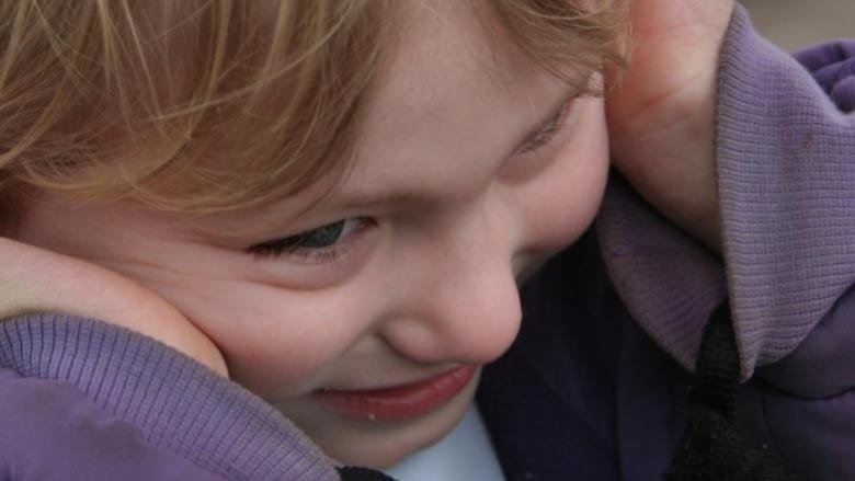 كيف يرى طفل التوحد العالم من حوله؟