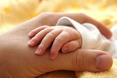 أهمية العلاقة بين الأم والطفل