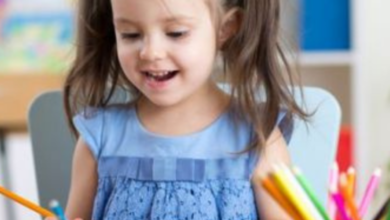 ما علامات استعداد الطفل لتعلم الكتابة؟