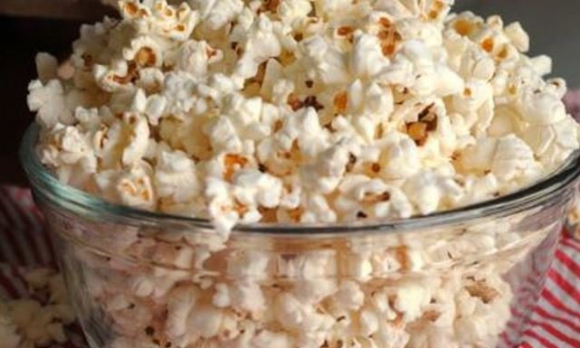 هل يمكن تقديم الفشار للأطفال الصغار بأمان؟