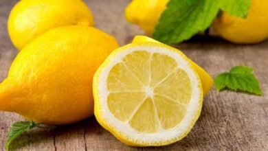 الماء والليمون على الريق