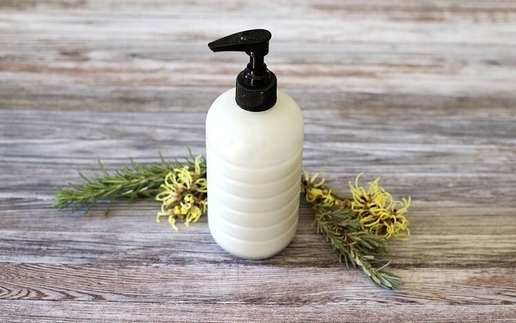 طريقة عمل شامبو طبيعي لتطويل وتنعيم الشعر