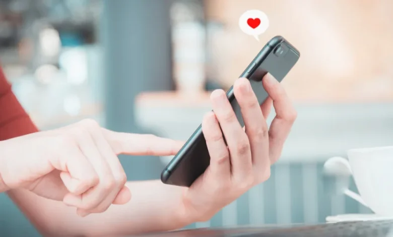 زوجي يخفي جواله عني فماذا أفعل؟