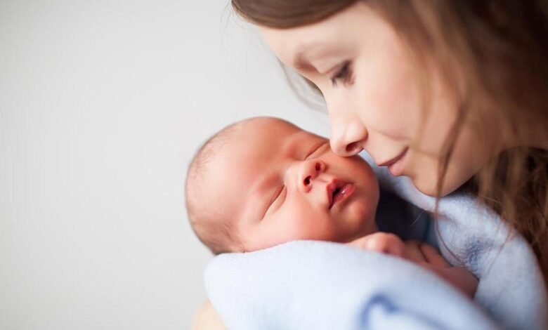 الأعشاب للرضع في الشهر الأول ... 3 طرق للتعامل مع الغازات لحديثي الولادة