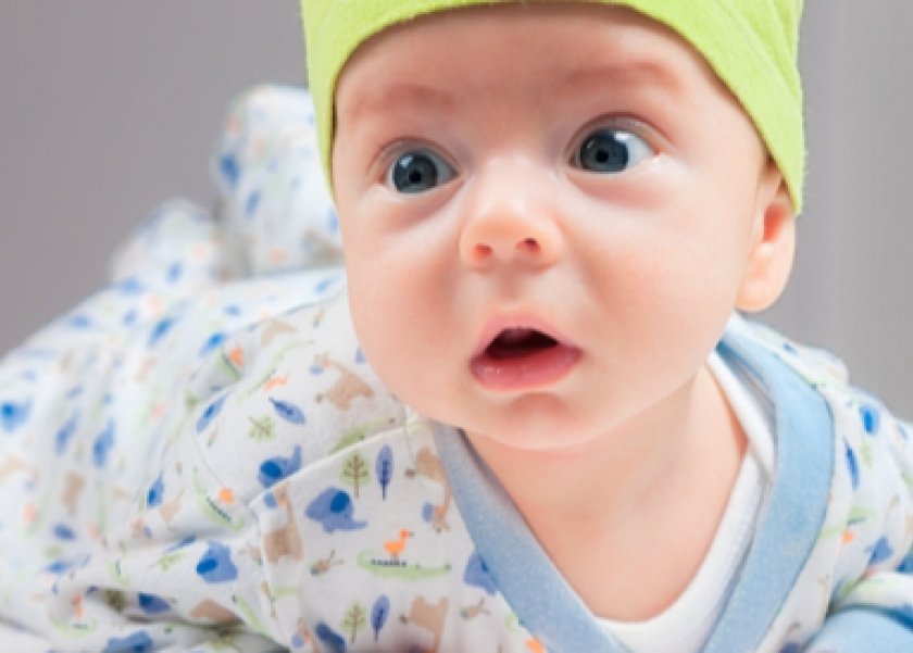 الطفل حديث الولادة في الشهر الأول ... 3 علامات لتطور الطفل