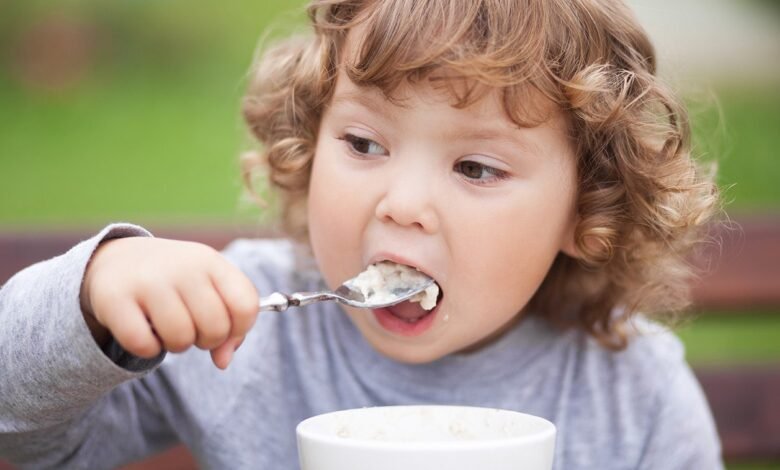 تغذية الأطفال من سن 6-12 سنة