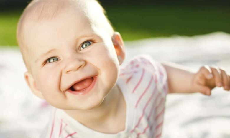طفلي عمره سنة ولم تظهر أسنانه ... 3أسباب لتأخر التسنين