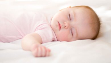 كثرة نوم الطفل حديث الولادة ... 3 اسباب لكثرة النوم عند الاطفال