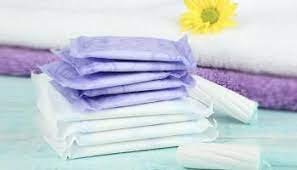 لا تتركي الفوط الصحية في الحمام لهذه الأسباب