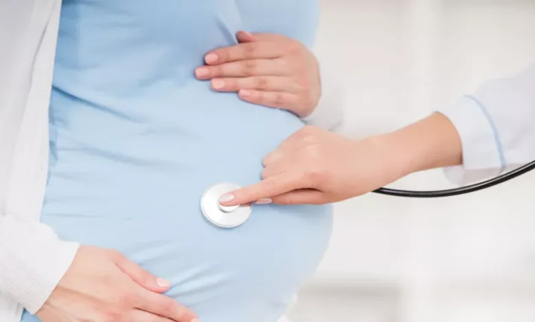 10 أخطاء تزيد آلام العظام أثناء الحمل