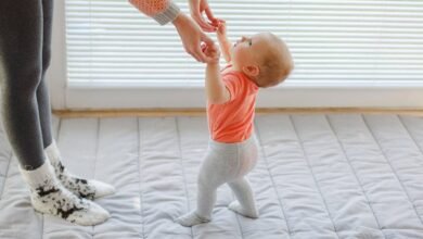 تأخر المشي عند الأطفال بسبب الخوف .... 5 أسباب لتأخر المشي وعلاجها