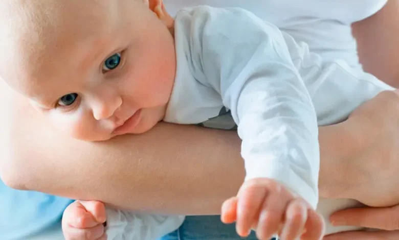 تجاربكم مع مغص الرضع