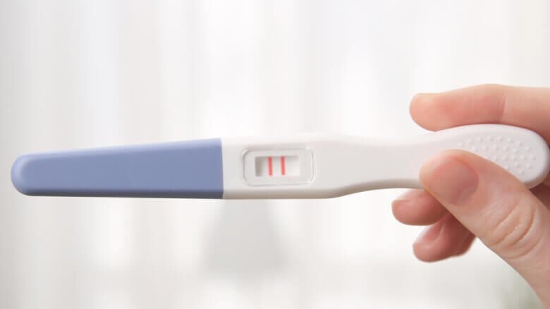 متى يظهر الحمل في البول بعد العلاقة؟