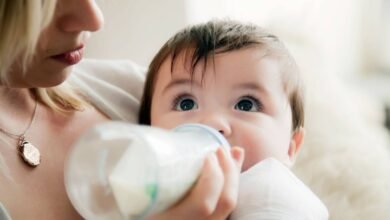 أسباب عدم شبع الرضيع من الحليب الصناعي