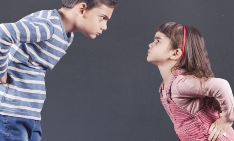 كيف تتعامل الأم مع مشاكل الإخوة