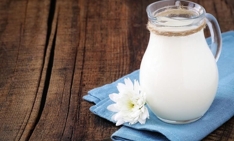 فوائد تناول الحليب للكبار والصغار