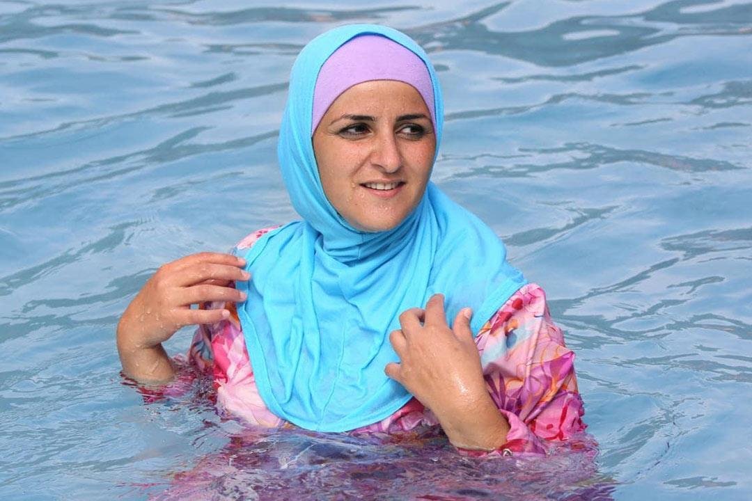 السباحة أثناء الدورة الشهرية