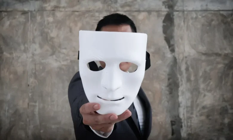 خطوات للتعامل مع أهل الزوج المنافقين